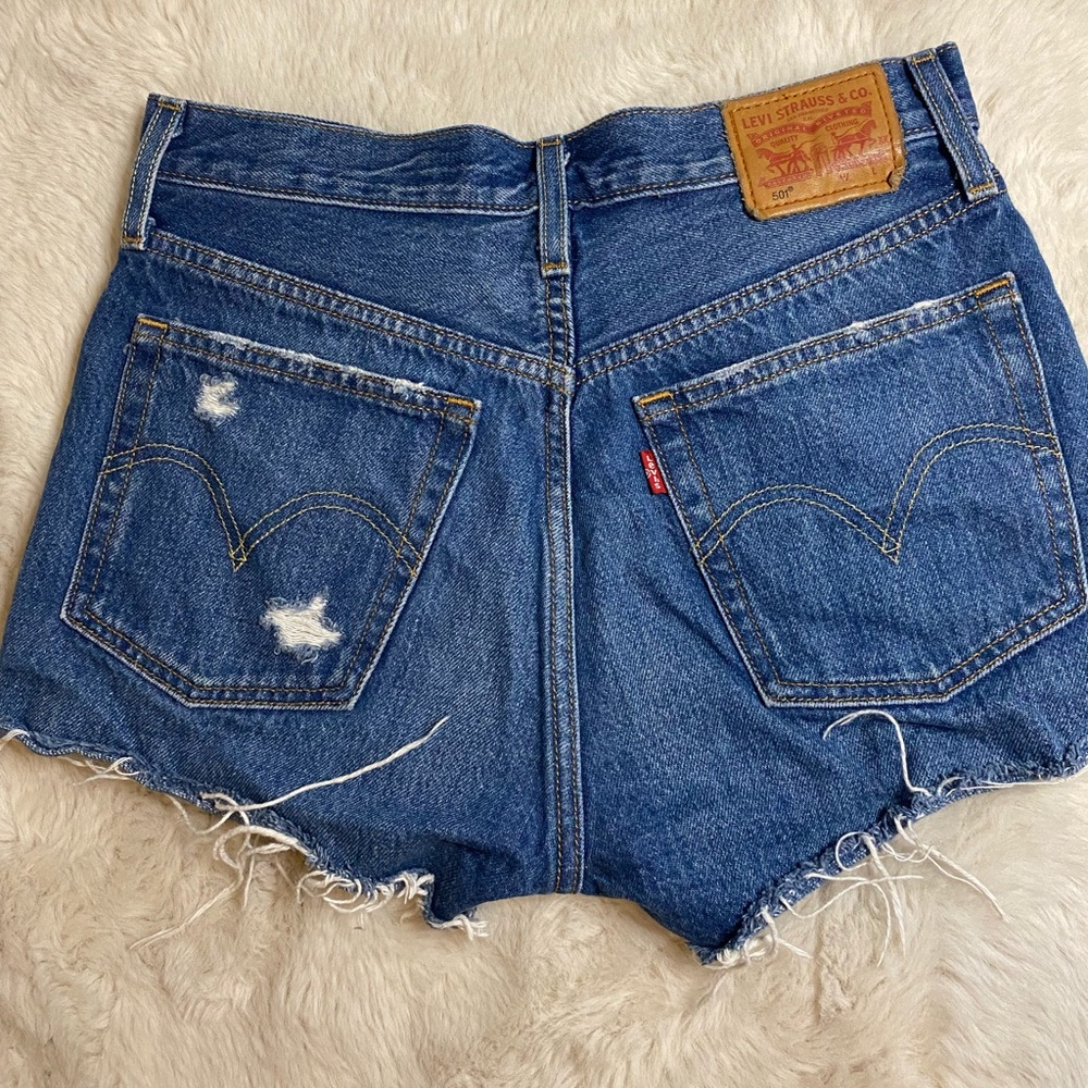 Levi’s 501 Shorts - Size 26 - Picture 2 of 6